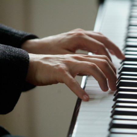 Zongorista hallgatók adtak minikoncerteket a budapesti légikikötőben