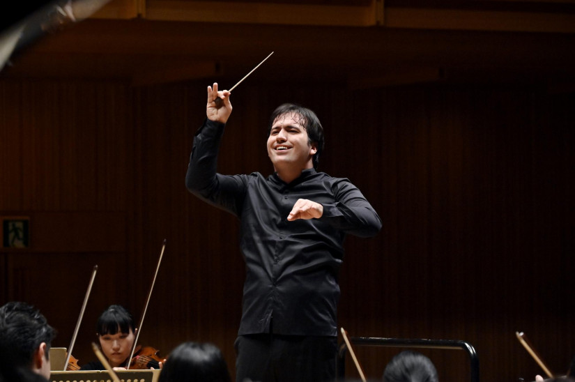 A MÁV Szimfonikus Zenekar hangversenye a 2021. évi Tokiói Nemzetközi Karmesterverseny győztesével