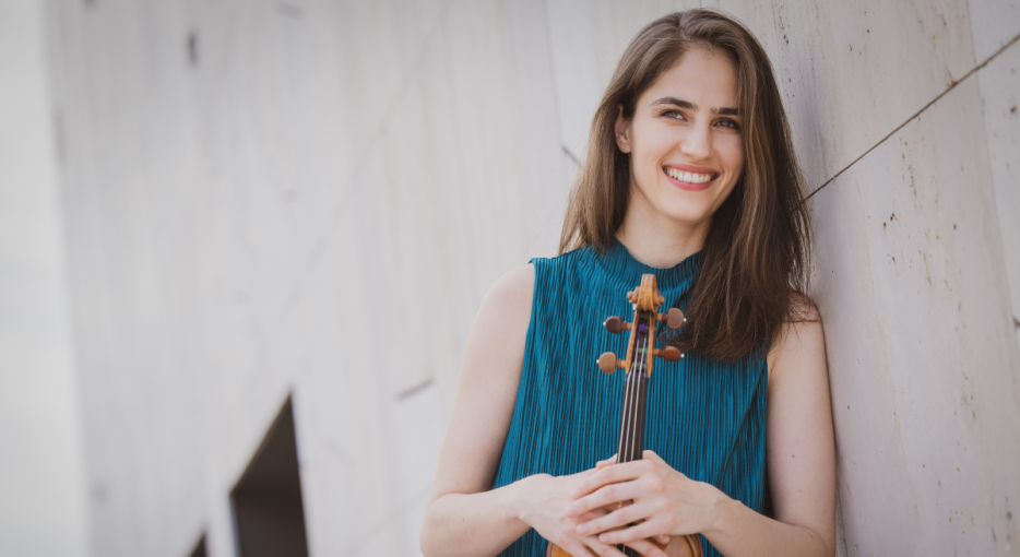 Júlia Pusker & Danubia Orchestra