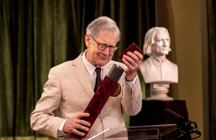 Sir John Eliot Gardinert díszdoktorává avatta a Zeneakadémia